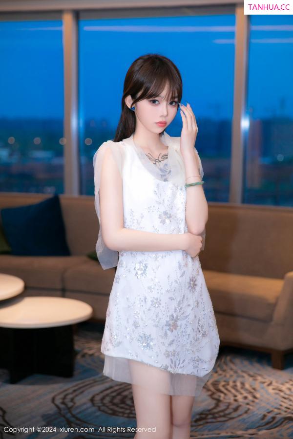[XiuRen]高清写真图 2024.06.13 No.8696 奶瓶. 美腿性感